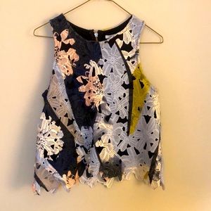 Bar III women’s sleeveless business casual top, size small